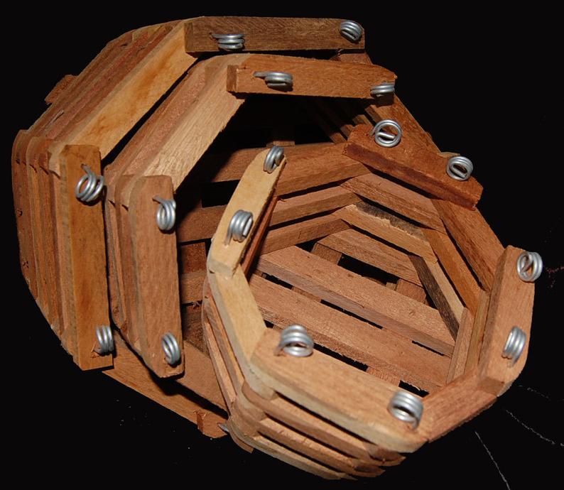 6 in wooden basket, with hanger