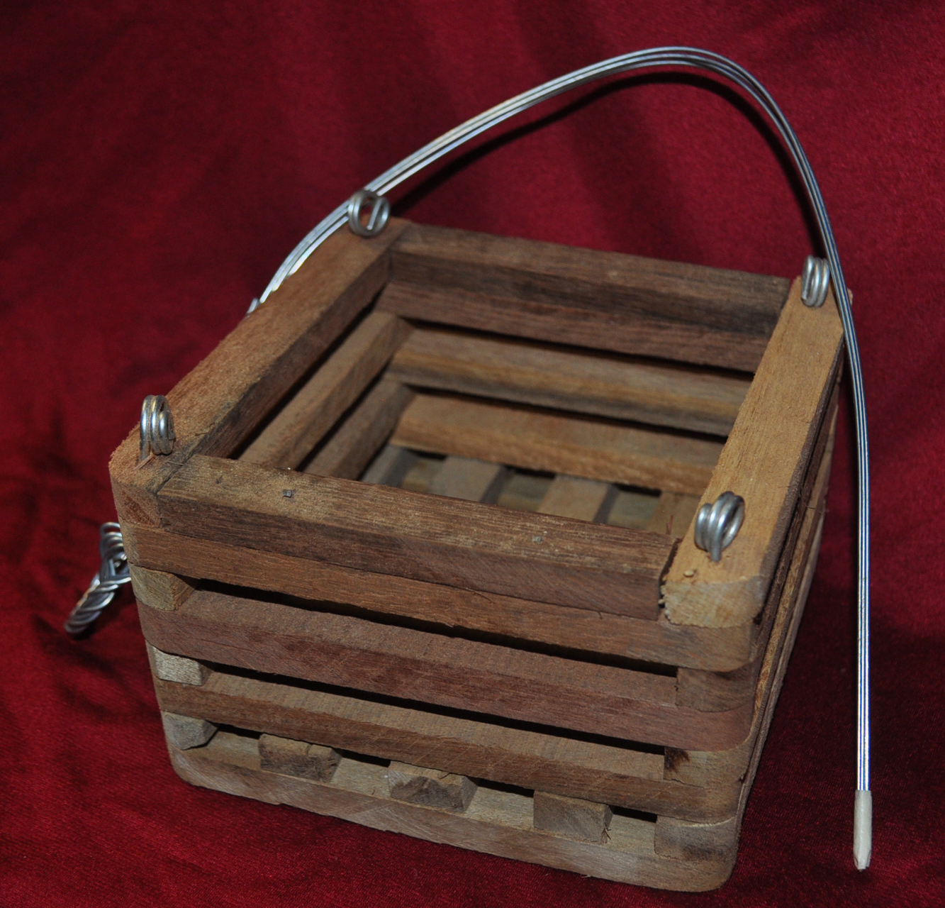 4 in wooden basket, with hanger